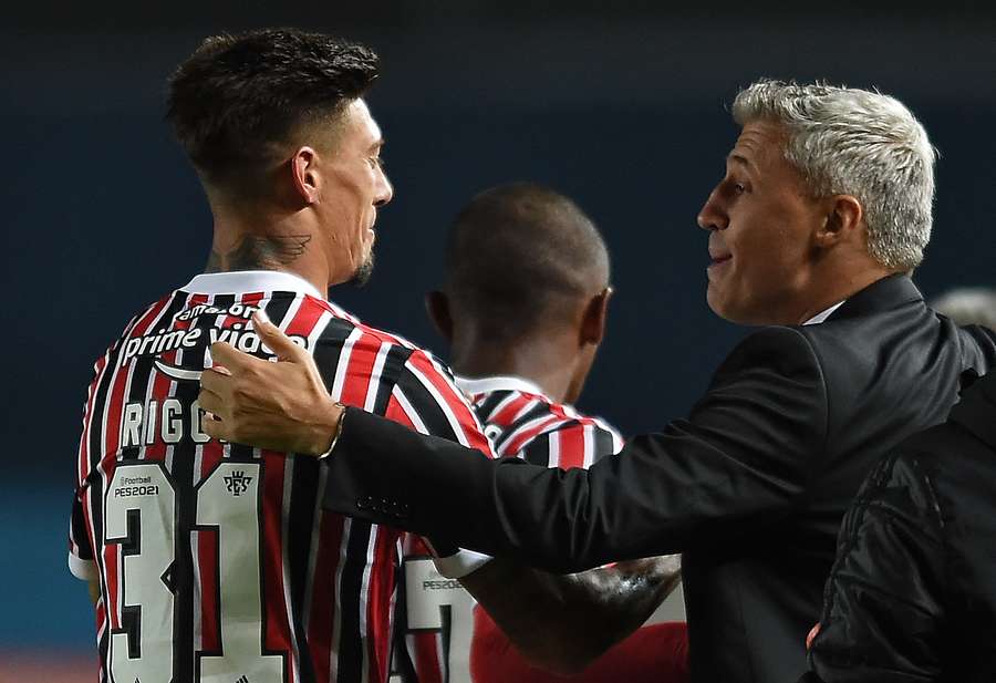 Rigoni já defendeu as cores do São Paulo e trabalhou com Hernán Crespo Rigoni já defendeu as cores do São Paulo e trabalhou com Hernán Crespo