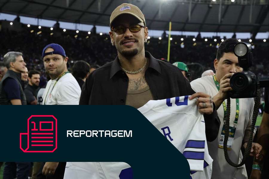 Neymar presenteado com camisola dos Dallas Cowboys Neymar presenteado com camisola dos Dallas Cowboys