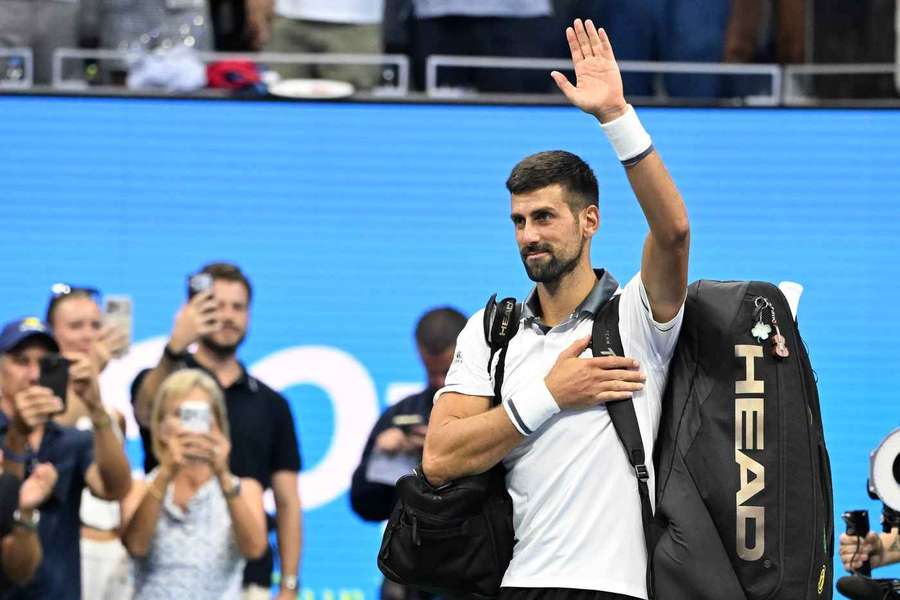 Novak Djokovič po 20 letech prohrál na grandslamu v prvním kole. Novak Djokovič po 20 letech prohrál na grandslamu v prvním kole.