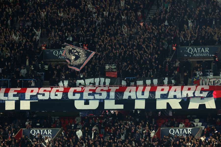 Les supporters parisiens au Parc des Princes samedi.