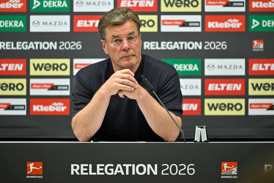 Hecking bleibt auch nach misslungener Rettungsmission bei den Wölfen Hecking bleibt auch nach misslungener Rettungsmission bei den Wölfen
