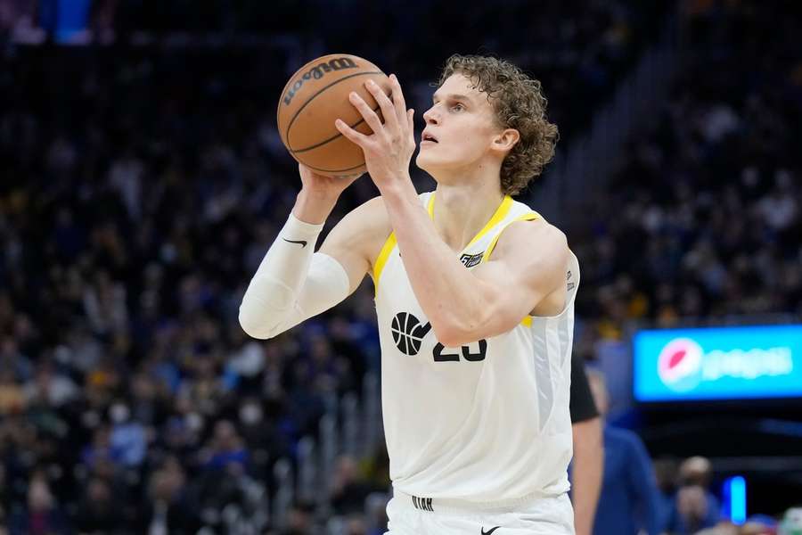 Hvězdný Markkanen nastřílel 49 bodů, Boston a Denver zůstali v čele konferencí