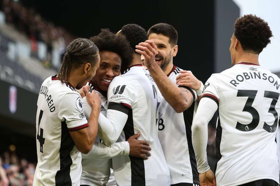 Willian (2L) celebrates with his Fulham teammates