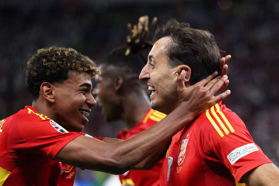 Oyarzabal surpreende com protagonismo em Espanha de Lamine Yamal Oyarzabal surpreende com protagonismo em Espanha de Lamine Yamal