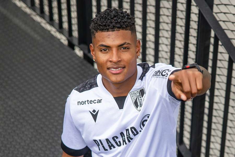 Darwin Cortés emprestado com opção de compra