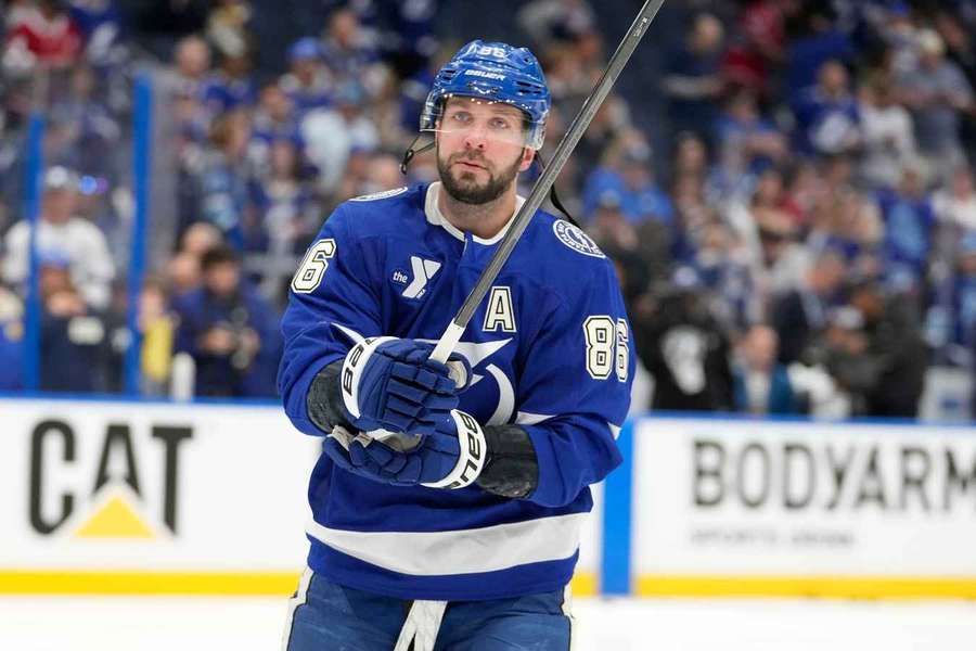 Kučerov získal podruhé Hartovu trofej pro nejužitečnějšího hráče NHL. Kučerov získal podruhé Hartovu trofej pro nejužitečnějšího hráče NHL.