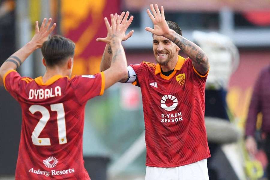 La Roma celebra su victoria en el derby capitalino