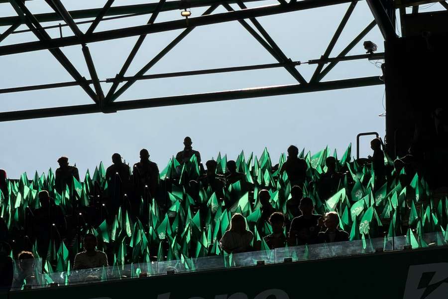 Adeptos do Sporting aguardam pelo início do dérbi