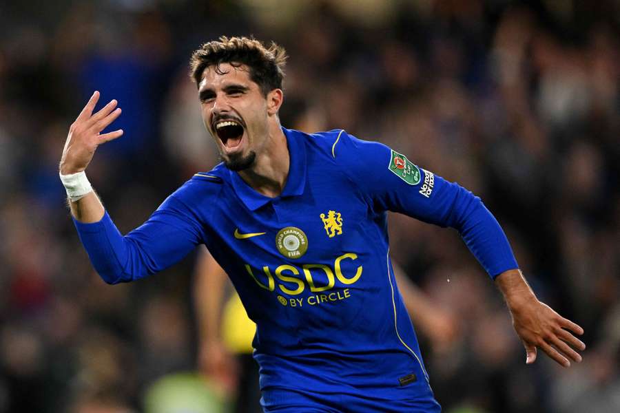 Pedro Neto marcou um dos golos do Chelsea na reviravolta diante do Leeds