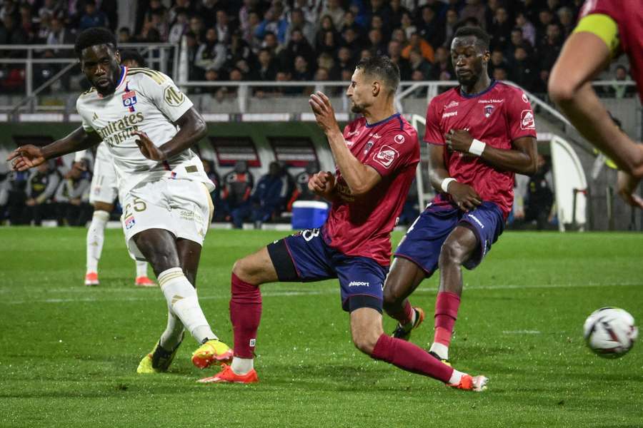 Lyon's Orel Mangala shoots and scores the game's only goal