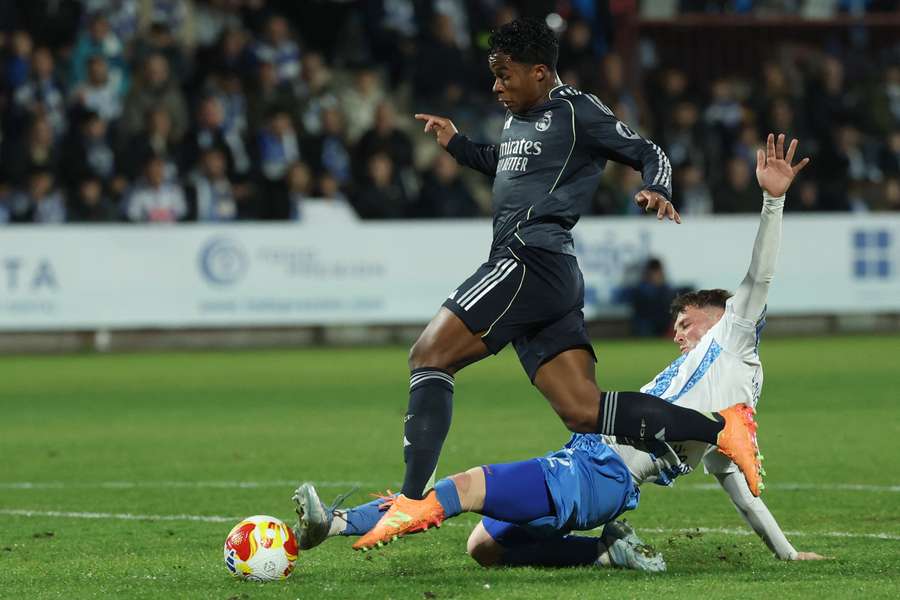 Endrick face à Talavera en Coupe du Roi. Endrick face à Talavera en Coupe du Roi.