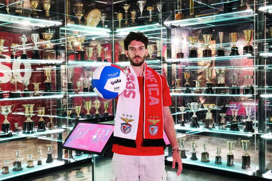 Tiago Violas vai para a 11.ª época no Benfica Tiago Violas vai para a 11.ª época no Benfica