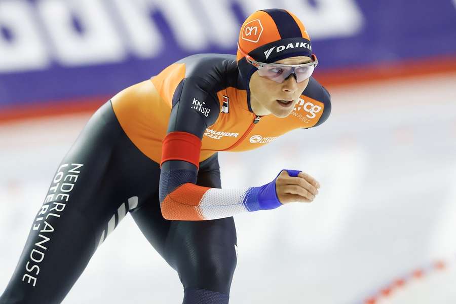 Irene Schouten ver van het podium op 3000 meter; Ragne Wiklund zegeviert opnieuw