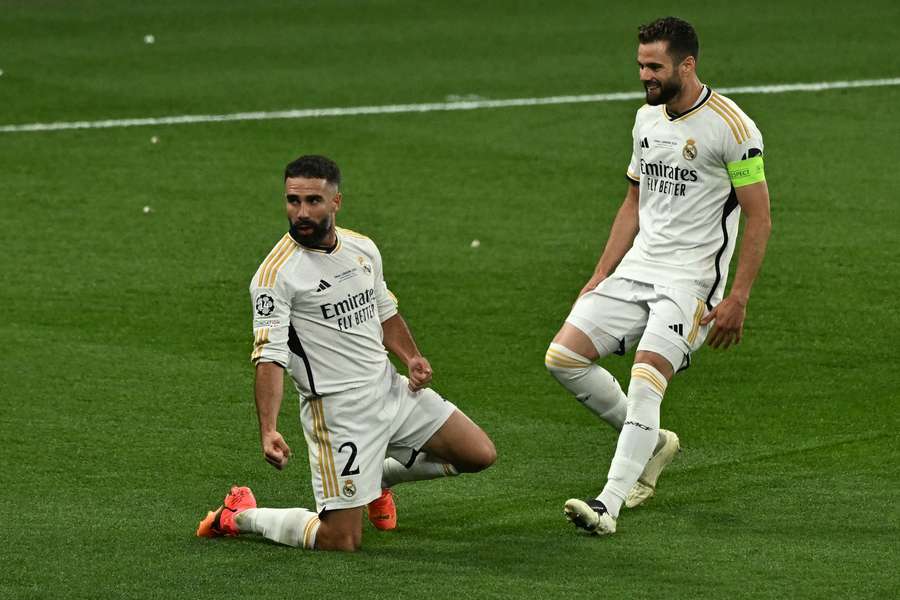 Carvajal celebra con Nacho el gol en la final