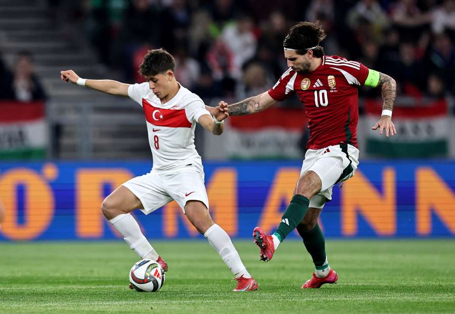 Torschütze Arda Güler im Duell mit Ungarns Dominik Szoboszlai.