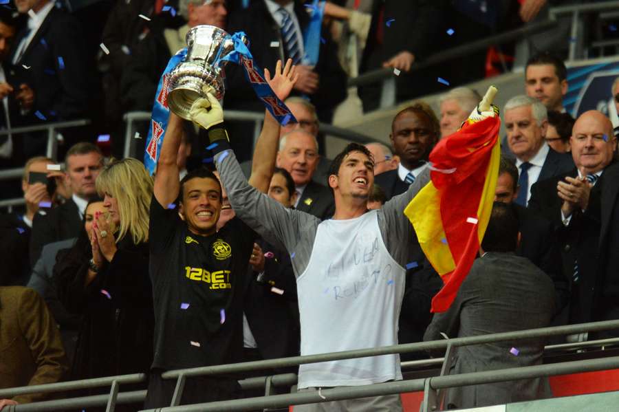 Joel Robles celebra la FA Cup con el Wigan Joel Robles celebra la FA Cup con el Wigan