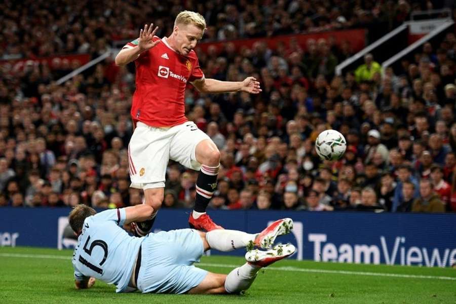 Van de Beek está de saída do Manchester United