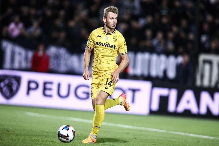 Jakub Brabec ao serviço do Aris Jakub Brabec ao serviço do Aris