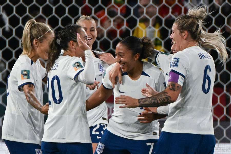 Inglaterra afasta China do Campeonato do Mundo