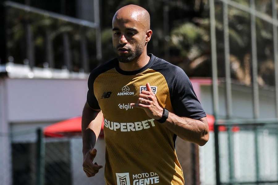 Lucas Moura durante trabalho com a fisioterapia no São Paulo Lucas Moura durante trabalho com a fisioterapia no São Paulo