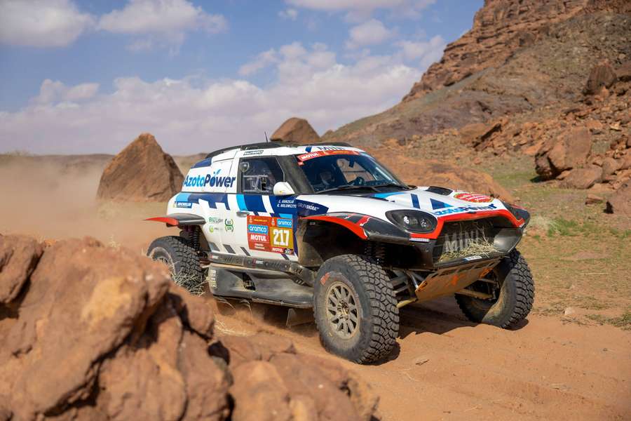 Rajd Dakar – Hołowczyc z Kurzeją jadą dalej, Giemza wraca do Polski