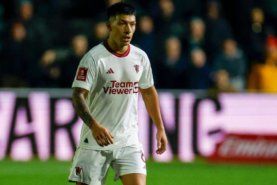 Man Utd staff pleased with Lisandro progress Man Utd staff pleased with Lisandro progress