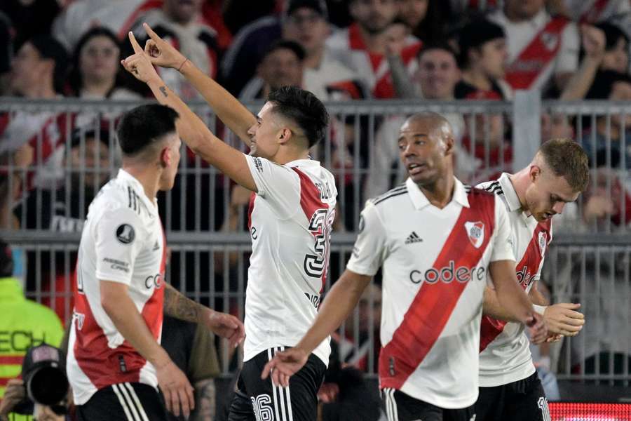 Pablo Solari hizo los dos goles en la victoria de River Plate