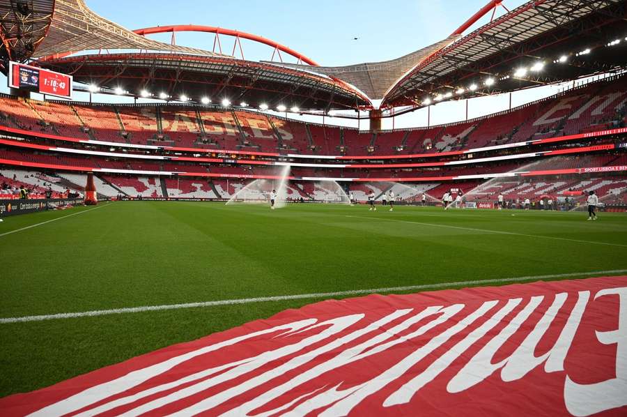 Candidatos querem aumentar lotação do Estádio da Luz Candidatos querem aumentar lotação do Estádio da Luz