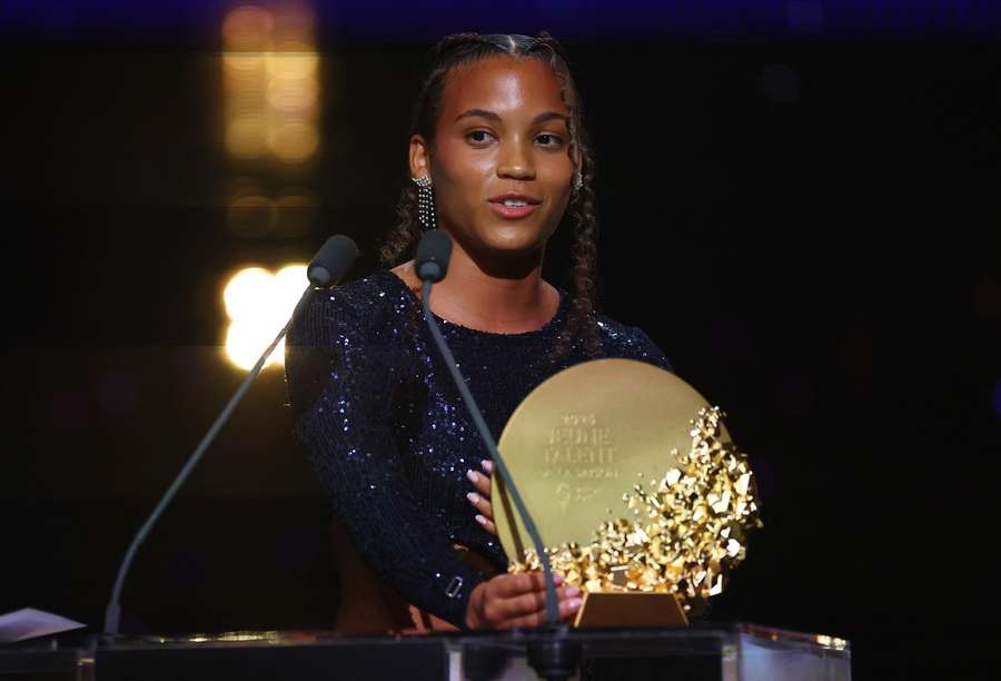 Vicky Lopez with her award