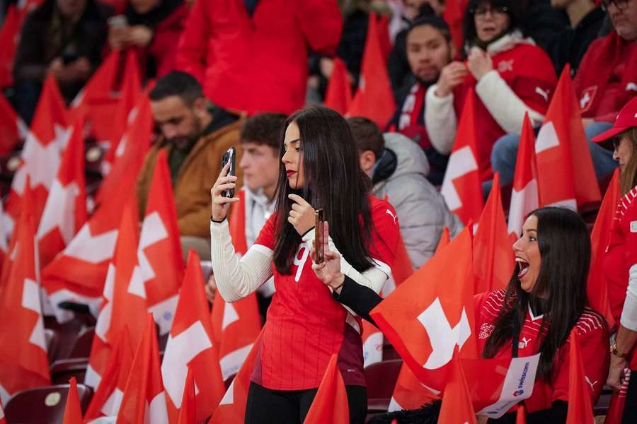 Reisende aus Ländern ohne Visumpflicht sollen unter anderem dazu aufgefordert werden, ihre Sozialen Medien der vergangenen fünf Jahre vorzulegen Reisende aus Ländern ohne Visumpflicht sollen unter anderem dazu aufgefordert werden, ihre Sozialen Medien der vergangenen fünf Jahre vorzulegen