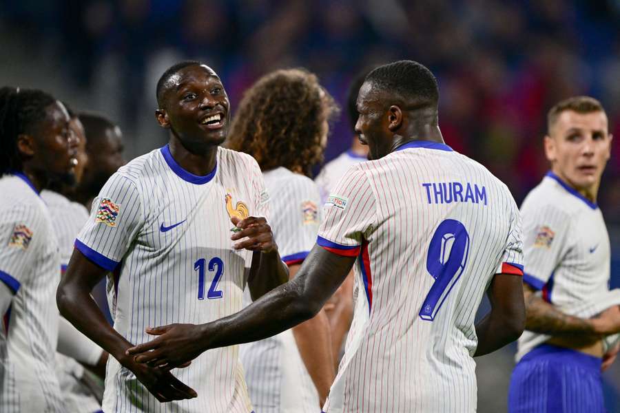 Randal Kolo Muani comemora o primeiro gol da França