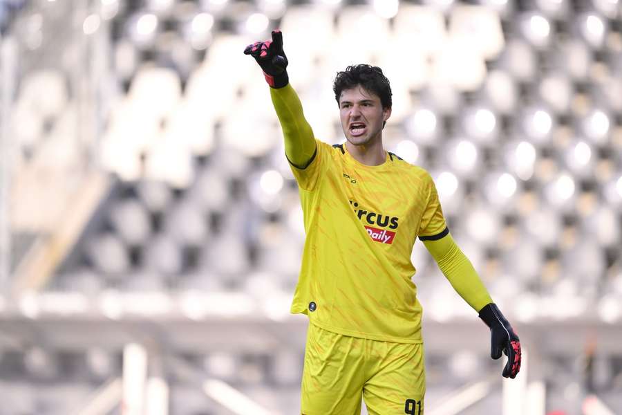 Problem Solved? Man United Confirm Signing of New Goalkeeper Senne Lammens