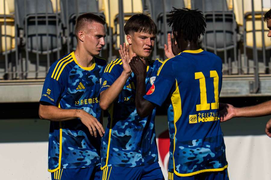Jakub Michlík nastrieľal v štyroch zápasoch rovnaký počet gólov. Jakub Michlík nastrieľal v štyroch zápasoch rovnaký počet gólov.