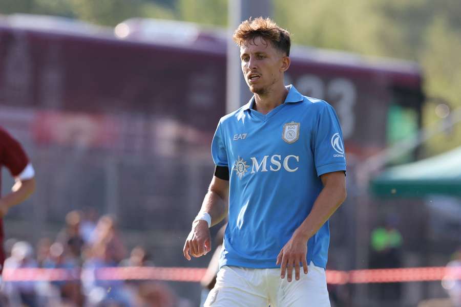 Jesper Lindström w koszulce Napoli. Jesper Lindström w koszulce Napoli.