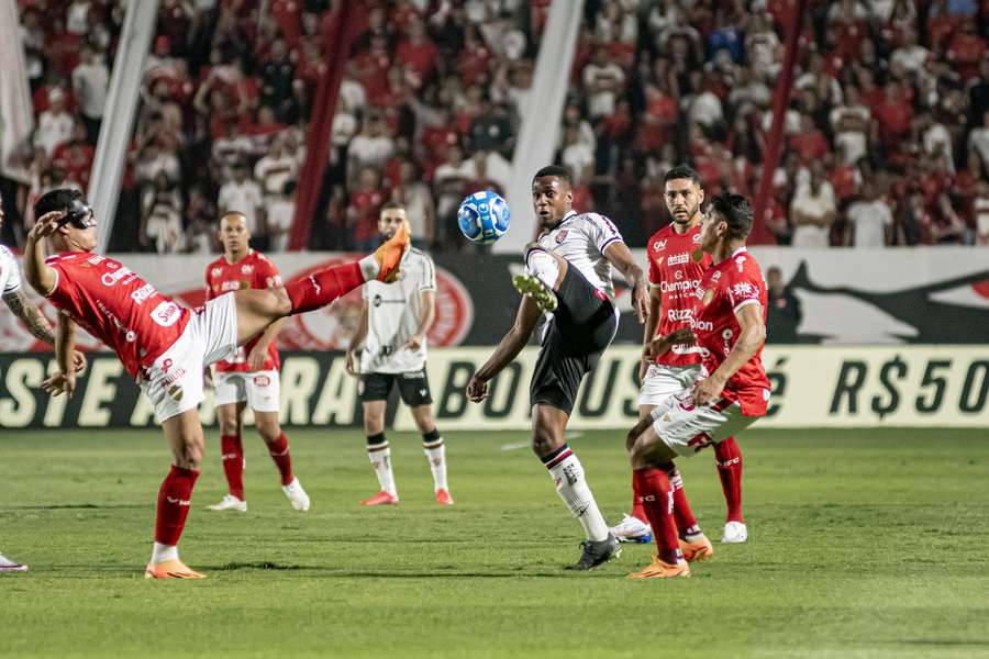 Vitória x Vila Nova: onde assistir ao vivo, horário e escalações