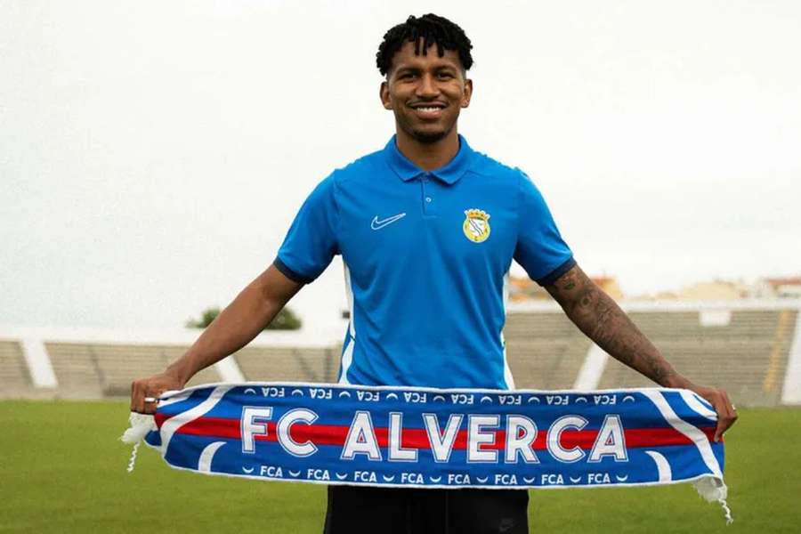 Léo Chú não jogou oficialmente pelo Alverca