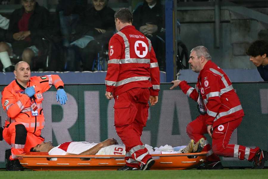 Ozan Kabak lesionou-se frente à Itália