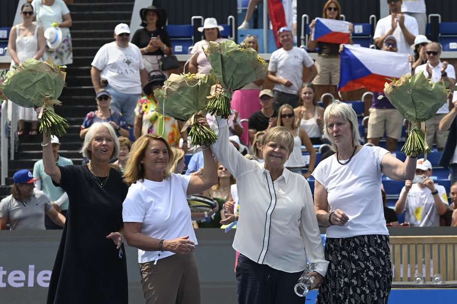Zleva Regina Maršíková, Andrea Holíková-Musilová, Hana Mandlíková a Helena Suková. Zleva Regina Maršíková, Andrea Holíková-Musilová, Hana Mandlíková a Helena Suková.