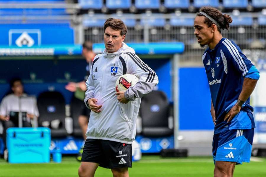Polzin (M.) während einer Trainingseinheit bei Poulsen (r.) Polzin (M.) während einer Trainingseinheit bei Poulsen (r.)