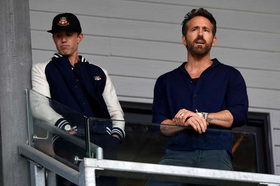 Wrexham co-owners Rob McElhenney (L) and Ryan Reynolds