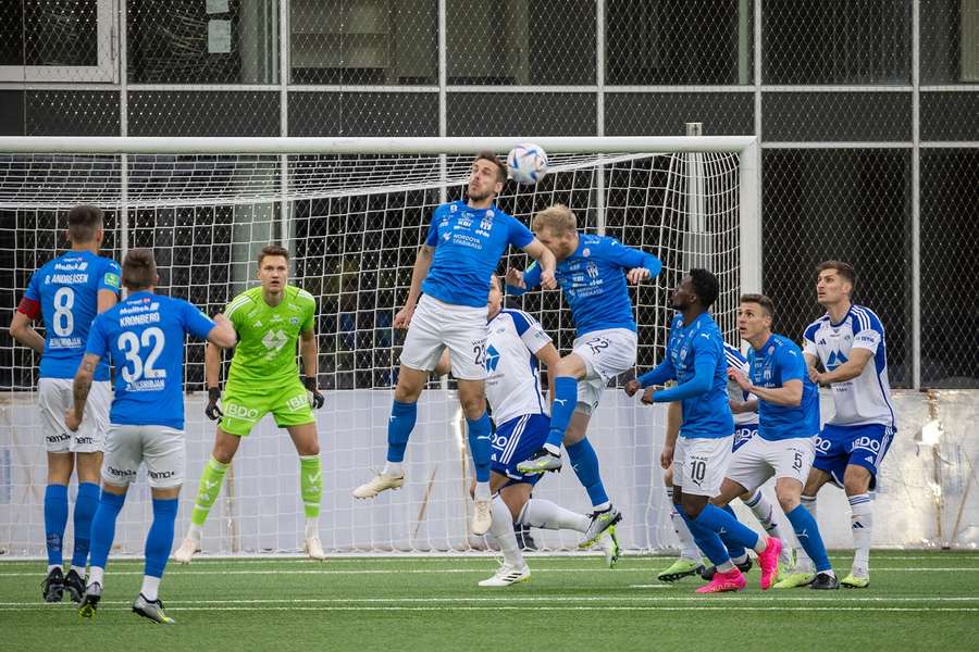 KI Klaksvik (in blau) hat auch das Hinspiel der 3. Quali-Runde gegen Molde FK gewonnen.