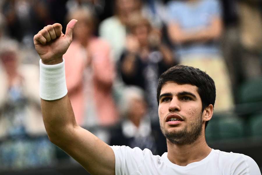 Alcaraz busca seu primeiro título na grama de Wimbledon