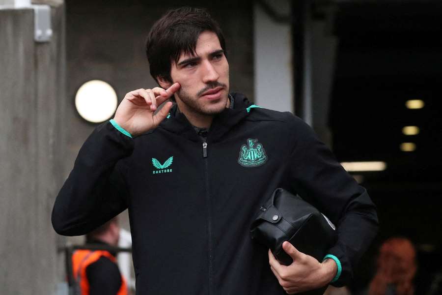 Tonali arriving at St James' Park last month