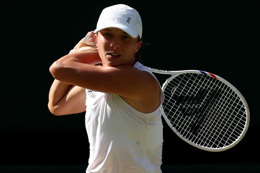 Iga Šwiateková je ve finále Wimbledonu favoritkou.