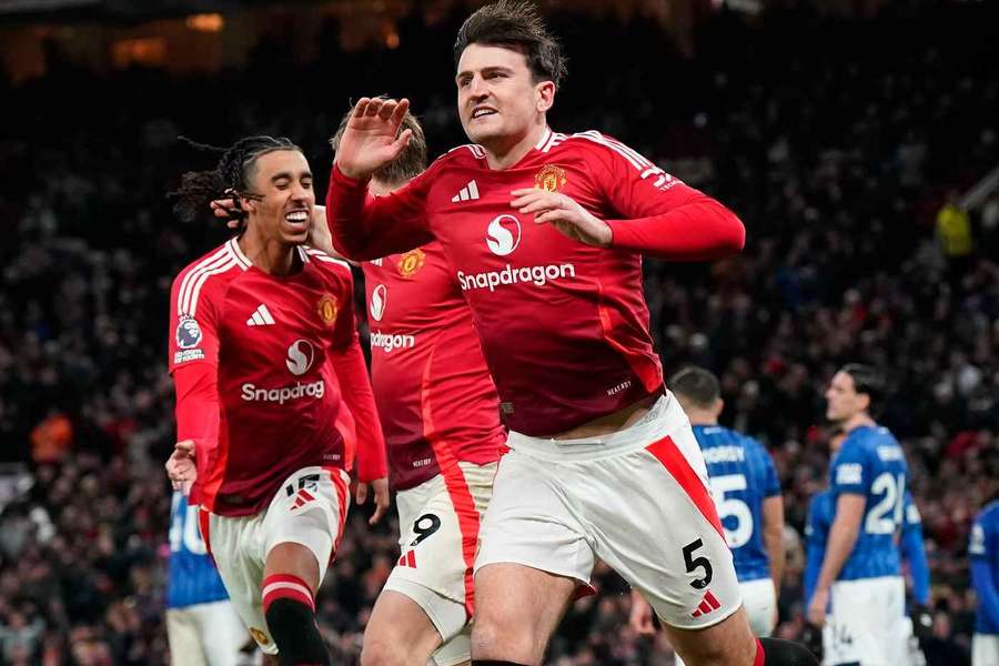Harry Maguire celebrando su gol