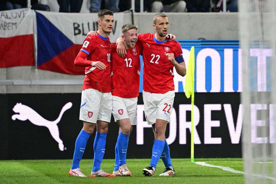 Jucătorii Cehiei sărbătoresc golul marcat de Patrik Schick Jucătorii Cehiei sărbătoresc golul marcat de Patrik Schick