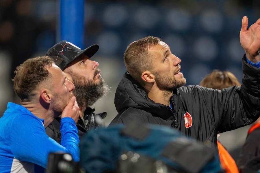 Kotel se vrací ke Gibraltaru. Místo týmu přišla dvojice s arogancí, naráží na Součka a Coufala