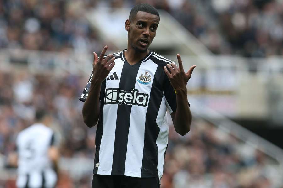 Waddle compares Newcastle to a "pub team" as he calls for Isak to be sold this week Waddle compares Newcastle to a "pub team" as he calls for Isak to be sold this week