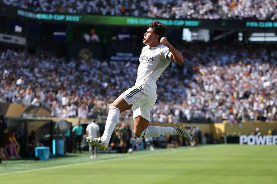 Fran García marca contra el Borussia Dortmund