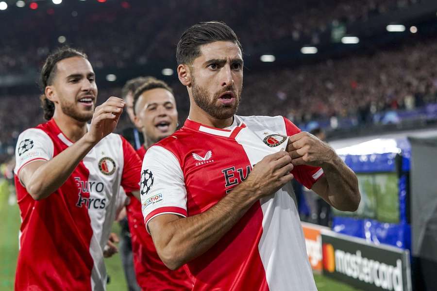 Alireza Jahanbakhsh viert zijn goal tegen Celtic